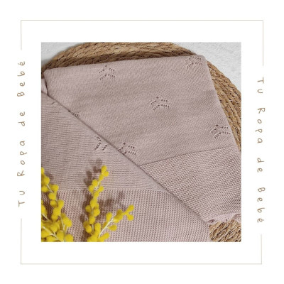 COLECCIÓN INVIERNO. Toquilla bebé niña FLEUR Martín Aranda