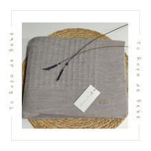 COLECCIÓN INVIERNO. Toquilla bebé TAUPE Martín Aranda