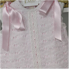 COLECCIÓN VERANO. Conjunto vestido perforado con capota