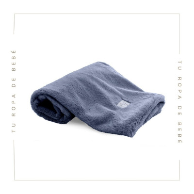 Suave manta de pelito para bebé en siete colores. Colección Mouton. Marca Uzturre. Nueva Colección Invierno 2024.