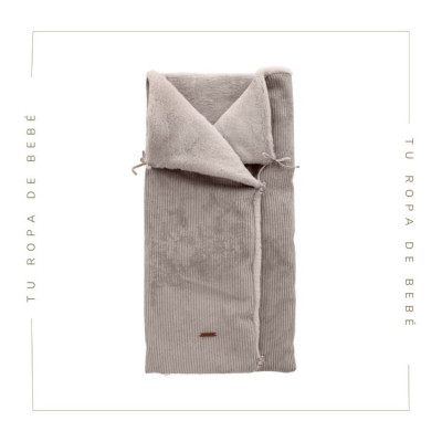 Saco nana reversible, cuatro colores. Interior piqué o pelito. Colección Pana. Marca Uzturre. Nueva Colección Invierno 2024.