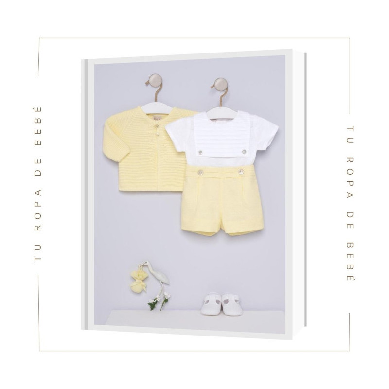 Conjunto pantalón corto para bebé en amarillo/blanco. Colección Cigüeña de la marca Paz Rodríguez. Temporada Verano 2024.