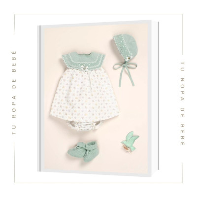 Vestido para bebé con braga a juego en verde agua/crudo. Colección Iris de la marca Paz Rodríguez. Temporada Verano 2024.