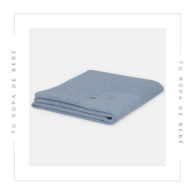 Toquilla de punto para bebé en color Azul océano. Colección Nel Blu. Marca Martín Aranda. Temporada Verano 2024.