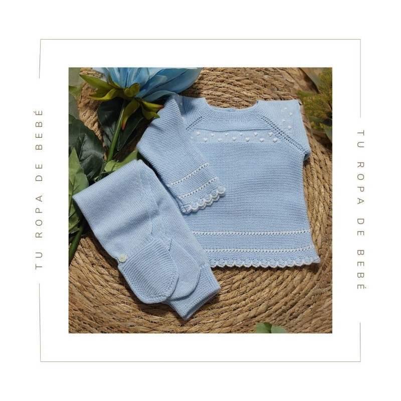 Conjunto de polaina para bebe, color celeste combinado con blanco. Marca Artesanía Granlei. Temporada verano.