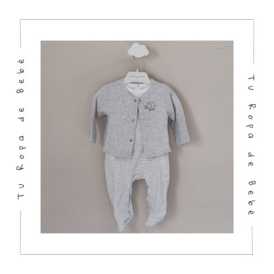 Conjunto de peto de verano para bebé compuesto de tres piezas. Color gris. Marca Babybol.