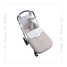 Colcha multiposicional reversible para capazo. Colección Marcial. Marca Uzturre. Temporada verano 2025.