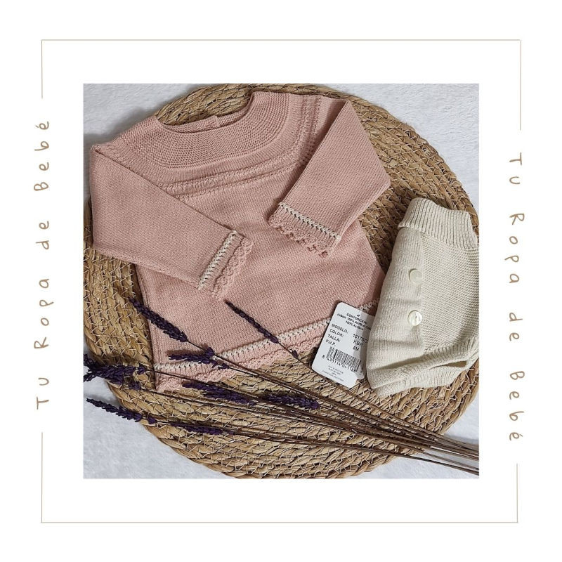 Conjunto de braguita para bebé en color salmón/nata. Marca Artesanía Granlei. Temporada Invierno.