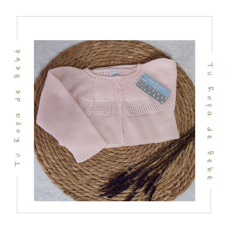 Chaqueta corta para bebé en color rosa. Marca Mac Ilusión. Temporada Verano.