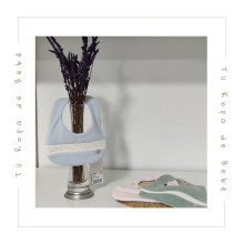 COLECCIÓN INVIERNO. Babero tundosado bebé ESENCIAL Paz Rodríguez