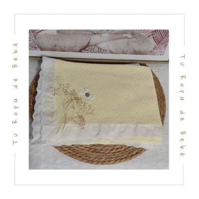 COLECCIÓN VERANO. Toquilla bebé CIGÜEÑA Paz Rodríguez