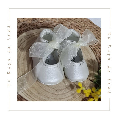 COLECCIÓN ATEMPORAL. Merceditas bebé niña Giovi